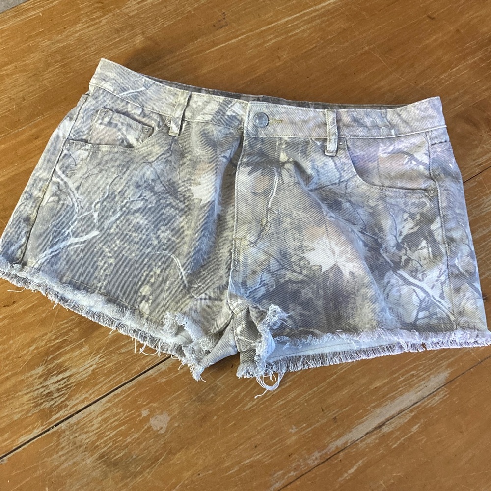 Blue Asphalt Faded Camo Raw Edge Short High Rise Juniors Size L 34 Waist